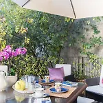 Varenne Exclusive Walls View With Parking Appartamento *